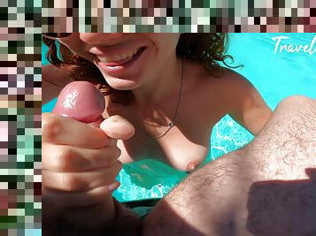 Pipe Rapide Et Risquee Dans Piscine Pendant Que La Belle Mere Soccupe Du Jardin