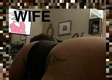 Pregnant hotwife gets creampie