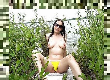 OUTDOOR-SEX süße Alina bekommt Creampie