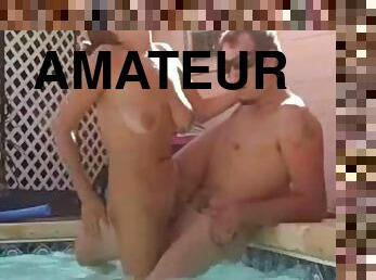 Amateur Couple Fuck In The Pool In Sunny Florida