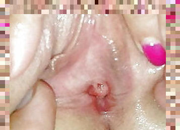 Fingering wife&#039;s clitoris