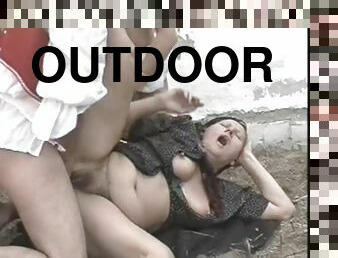 Horny stud slams two gypsy cunts in a threesome outdoors