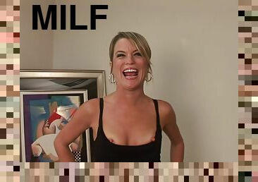 Blonde milf demonstrates her toes and holes in solo clip