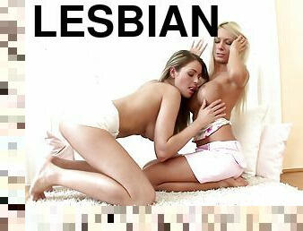 Erotic cunt tasting lesbians fingering pussy and eat muff pie