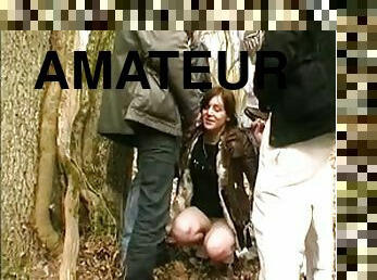 Amateur brunette sucks two pricks in a forest in outdoor MMF clip