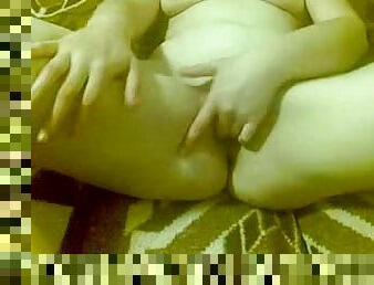 Chubby amateur girl fingers her crotch in homemade clip