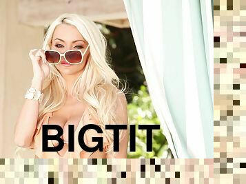 Lindsey Pelas boasts of her beautiful body during a photo shoot