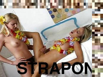 Two delicious blonds are sharing a strapon