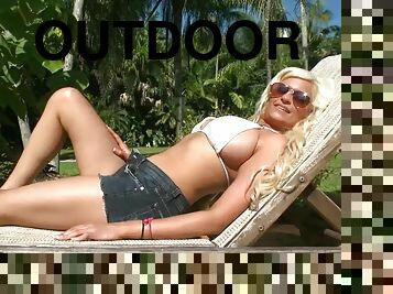 Wonderful Holly Brooks Goes Hardcore After Tanning Outdoors