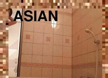 asiatiche, bagno, vulve-pelose, giapponesi, videocamera, scene-rubate, voyeur, doccia, brunette, telecamere-nascoste