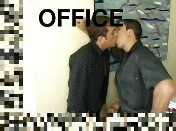 Three bisexuals bang that smoking hot blond in the office