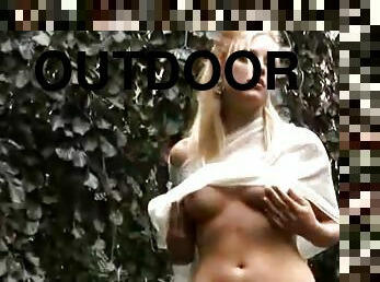 Shawn Hektor Shows Off Her Body In A Solo Scene