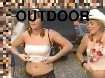 Outdoor Flashing With Spring Break Groupies