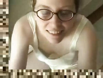 Amateur nerdy chick fuckin' & suckin'