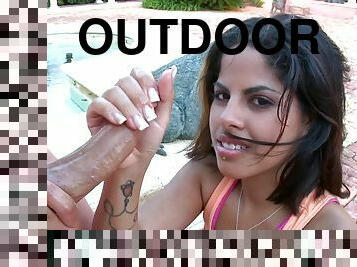 Lovely Brunette Jasmine Blaze Startin Outdoor Handjob