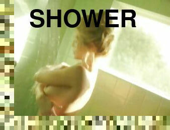 Sneak Peak Of Amber Smith Taking a Shower