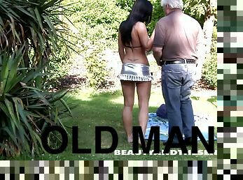 Old man got a hot babe in garden to fuck