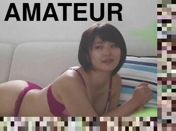 Amateur girl Fukada Yuuri opens her legs to be fucked on the bed