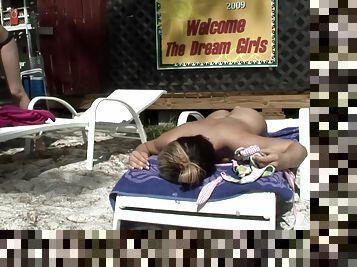 Nude tanning amateur shows her sexy asshole at the beach
