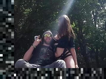 je me promène nue au festival hellfest en public