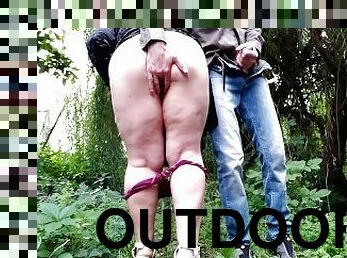 She milks me in outdoors I fuck her and cum on her ass