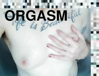 gros-nichons, clito, masturbation, mamelons, orgasme, chatte-pussy, humide