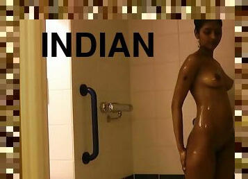 Stunning Indian chick Divya is masturbating