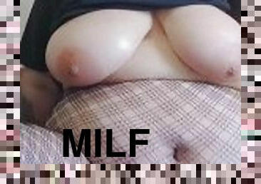 Hot milf masturbates in front of the camera. Lib, her pussy and her big squirt.