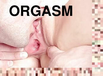 clitoris, orgasmi, pillu-pussy, amatööri, typykät, teini, sormettaminen, tiukka, lähikuva, märkä