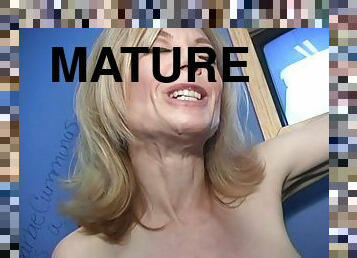 Mature blonde Nina Hartley sucks a BBC through a gloryhole