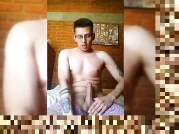 YouTuber mexicano vergón se masturba frente a la cam