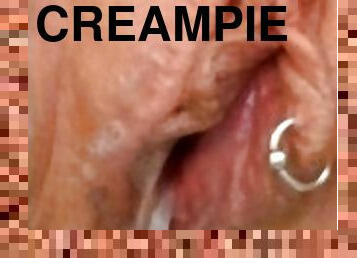 Pissing out 5 creampies