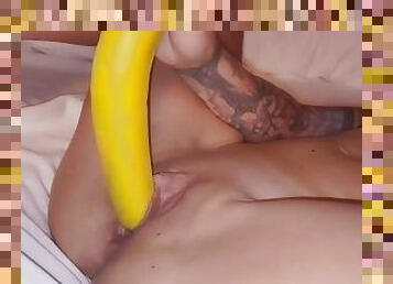 Banana Makes Big Clit Pussy Squirt!!!