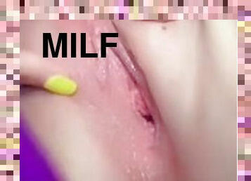 Milf loves to masturbate