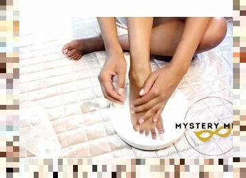 Preview: Ebony feet play in milk