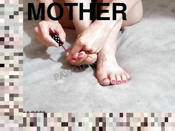 I paint my nails, cute soft feet toe nails painting