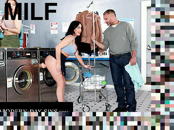 MODERN-DAY SINS - MILF Jennifer White Almost Caught Getting CREAMPIED By Charles Dera In Laundromat