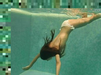 Stefanie Moon In Swims Nude In The Pool