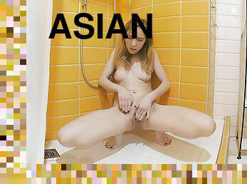aasialainen, kylpy, masturbaatio, pillu-pussy, sormettaminen, blondi, suihku, ajettu, pikkurintainen