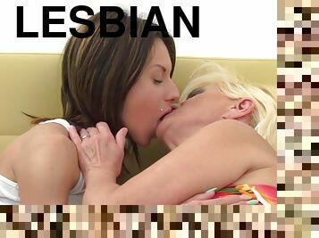 Wanessa and Fresia licking each other in bed