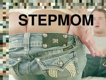 Sultry stepmom Ava Addams amazing porn story