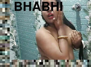 Today Exclusive- Sexy Desi Bhabhi Bathing Part 1