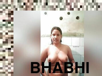 Desi Bhabhi Bathing