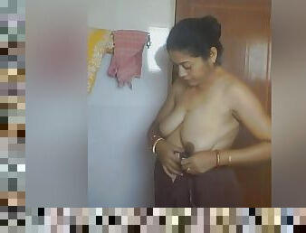 Exclusive- Desi Wife Strip Her Cloths And Ready For Bathing