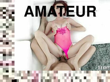 maigre, amateur, ados, fellation-profonde, femme-habillée-mec-nu, sur-le-visage, lingerie