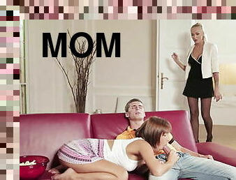 Mom gives some lessons in lust