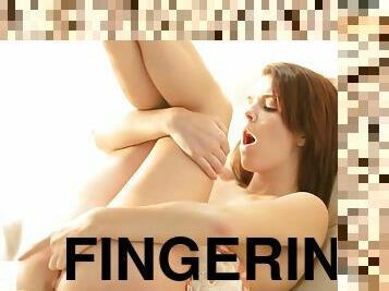 Fingering - S6:e14 With Kiera Winters