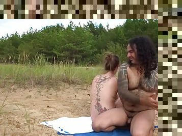 Unique plan between naturists on the beach