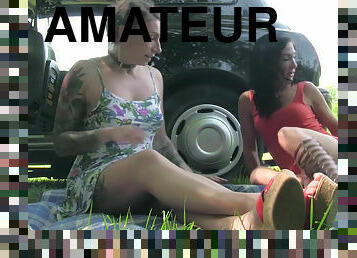 en-plein-air, fête, chatte-pussy, amateur, lesbienne, doigtage, voiture, horny, fantaisie, brunette