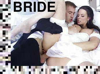 Unfaithful bride Simony Diamond ass fucked by groomsman